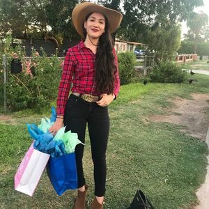 Meet your Posher, Brenda